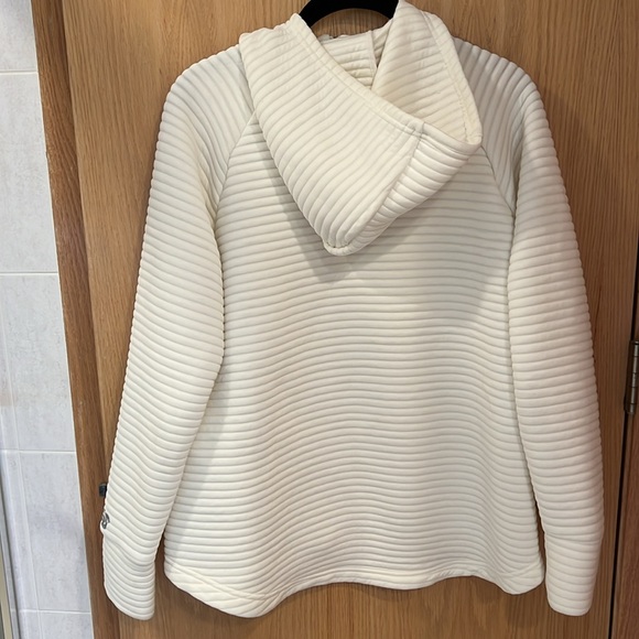 NEW BALANCE JACKET EUC - Picture 3 of 5